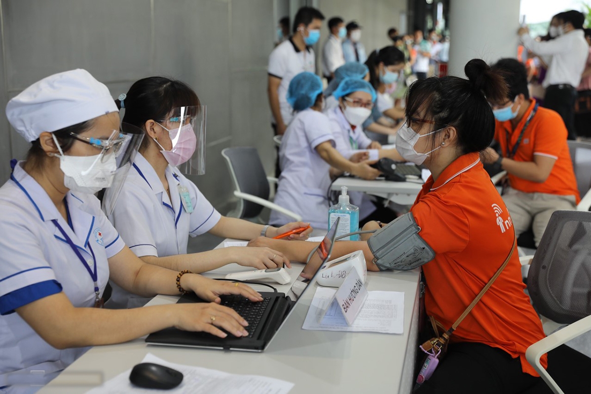Lao động cần làm thủ tục khám sức khỏe và phải nhận kết quả chứng nhận sức khỏe tốt 