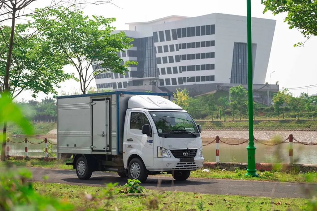 đặc định đầu nhật tiếng yếu, Lái xe tải cỡ nhỏ, Aichi, 2 Cả nam và nữ, Vận tải - Aichi: Tuyển 2 người, tuổi dưới 70. Công việc: Lái xe tải 2 tấn và 4 tấn giao hàng thiết bị chính xác, vật liệu xây dựng trong khu vực Tokai. Lương cơ bản từ 236,800 đến 288,500 yên/tháng. Không yêu cầu kinh nghiệm và học vấn. Có hỗ trợ đào tạo và cấp bằng lái xe.